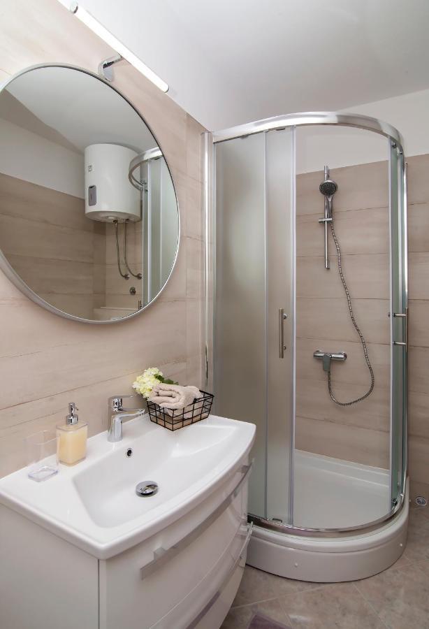 Apartmani Krmek Mlini Exterior photo